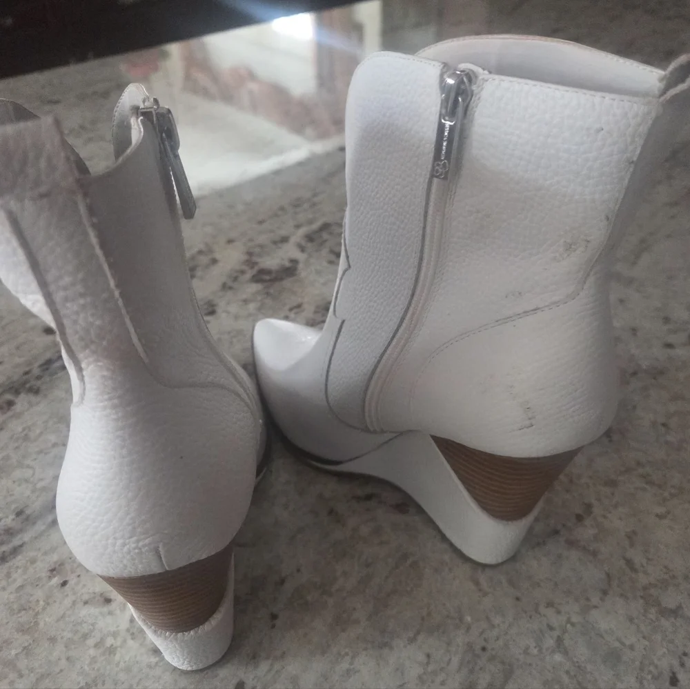 Jessica Simpson Women's White Hirie Wedge Ankle Boots - Picture 8 of 8